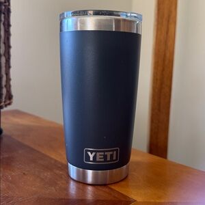 Yeti Grey Rambler Tumbler 20oz with Mag Slider Lid